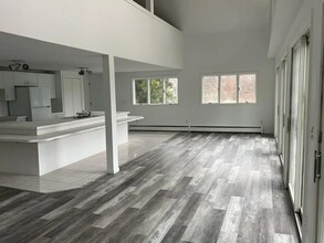 1-1 Stafford Rd in Tiverton, RI - Building Photo - Building Photo