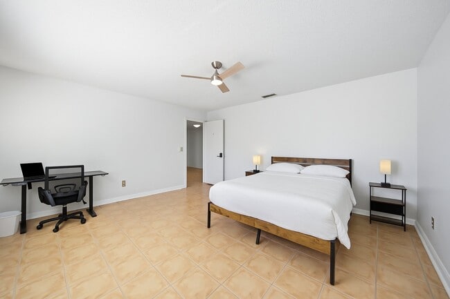2007 Mandalay Ct in Oldsmar, FL - Building Photo - Building Photo