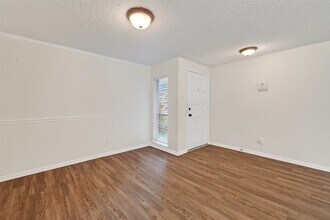 9538 Ravensworth Dr in Houston, TX - Foto de edificio - Building Photo