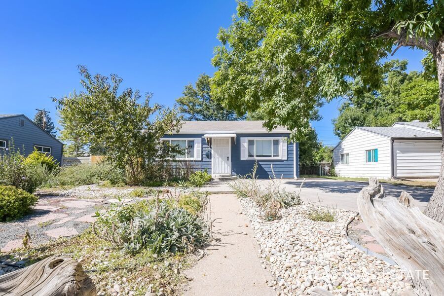 2125 S Hazel Wy in Denver, CO - Building Photo
