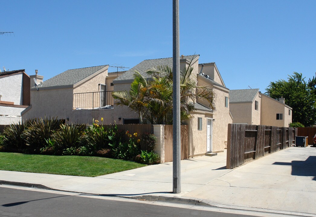 16692 Dolores St in Huntington Beach, CA - Building Photo