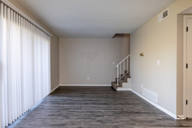 Grand Vue Townhomes in Kansas City, MO - Foto de edificio - Interior Photo