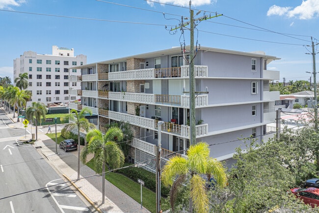 Gold Coast Towers in Lake Worth, FL - Building Photo - Building Photo