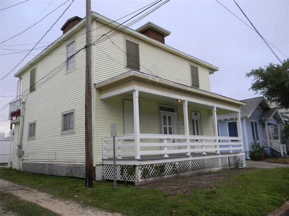 611 St Marys Blvd-Unit -Unit A in Galveston, TX - Building Photo