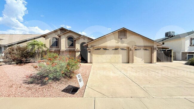 8821 W Cavalier Dr in Glendale, AZ - Foto de edificio - Building Photo