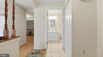 7821 Fairborn Ct in Rockville, MD - Building Photo - Building Photo