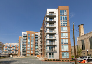 Peninsula 88 in Washington, DC - Foto de edificio - Building Photo