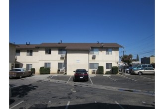 1420 Monterey St in Bakersfield, CA - Building Photo - Building Photo