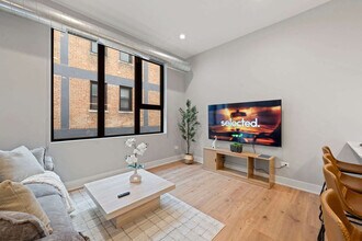 6044 N Winthrop Ave in Chicago, IL - Building Photo - Building Photo