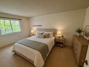 13 Beal's Cove Rd in Hingham, MA - Building Photo - Building Photo