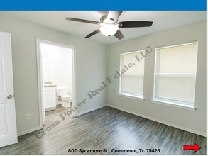 800 Sycamore St in Commerce, TX - Foto de edificio - Building Photo