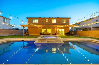 44112 Sierra Vista Dr in Lancaster, CA - Foto de edificio - Building Photo