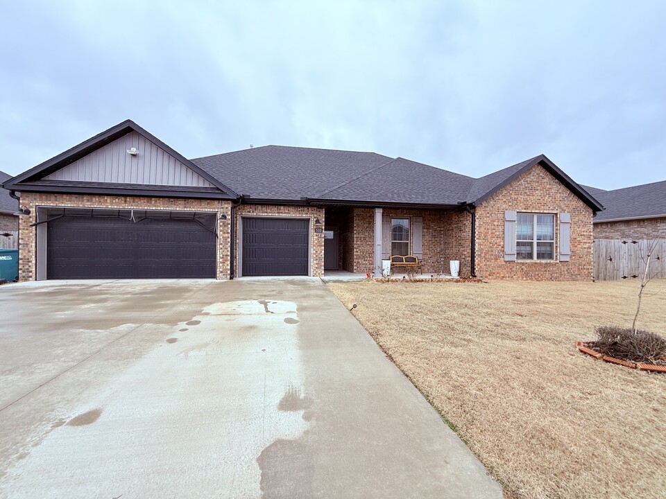 510 Piper Ln in Centerton, AR - Building Photo