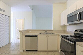 4117 Bellasol Cir in Ft. Myers, FL - Foto de edificio - Building Photo