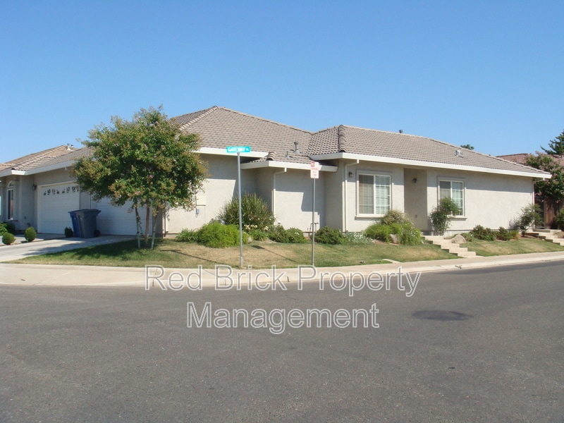 620 Gateway Dr in Merced, CA - Building Photo