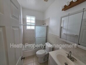 5157 Rena St in St. Petersburg, FL - Foto de edificio - Building Photo