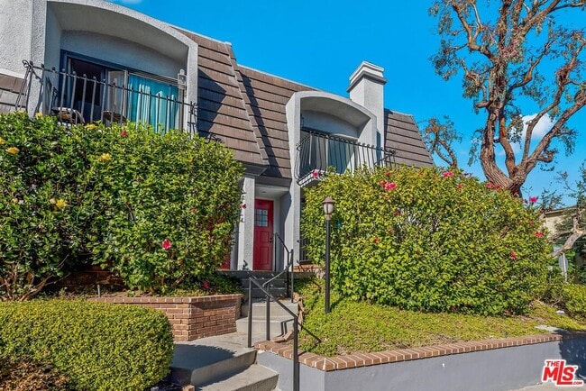 8105 Redlands St in Los Angeles, CA - Building Photo - Building Photo