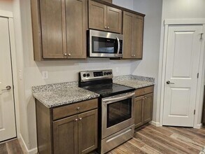 5724 NE 58th Way in Vancouver, WA - Building Photo - Building Photo