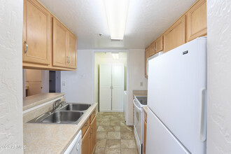 12123 Bell Rd-Unit -206 in Surprise, AZ - Building Photo - Building Photo