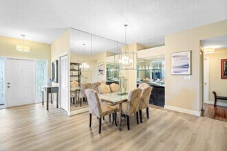 5070 Lake Catalina Dr in Boca Raton, FL - Building Photo - Building Photo
