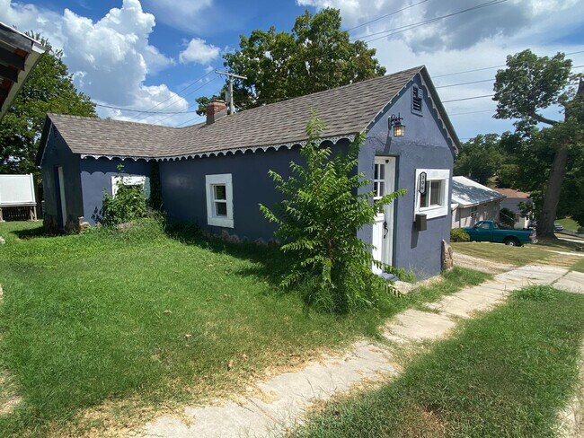 property at 306 S 3rd St