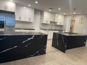 22020 Viscanio in Los Angeles, CA - Building Photo - Building Photo