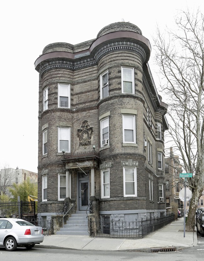 300 Palisade Ave in Jersey City, NJ - Building Photo - Building Photo