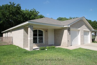 302 Jeff Gordon Dr in Harker Heights, TX - Foto de edificio - Building Photo