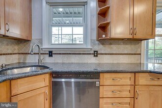 2731 S Walter Reed Dr in Arlington, VA - Building Photo - Building Photo