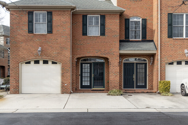 Link Horn Crest in Virginia Beach, VA - Building Photo - Building Photo