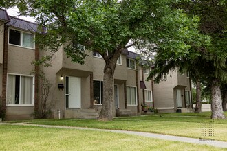 University Townhomes in Lethbridge, AB - Building Photo - Building Photo