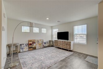 360 Summer Sparrow Ave in Henderson, NV - Building Photo - Building Photo