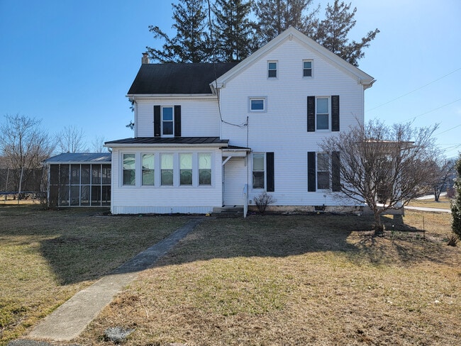 14 Swamp Church Rd in Reinholds, PA - Foto de edificio - Building Photo