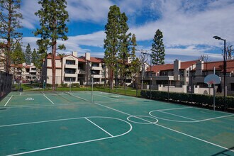 Monterey Village in Rancho Cucamonga, CA - Foto de edificio - Building Photo