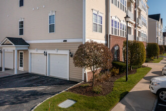 Courthouse Commons in Central Islip, NY - Foto de edificio - Building Photo