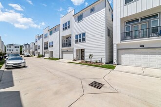 9004 Lonestar Creekbend Ln in Houston, TX - Building Photo - Building Photo