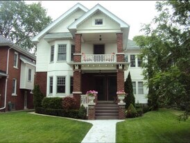 1022 Victoria Av in Windsor, ON - Building Photo