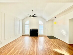 2015 Silverway Ln in Carrollton, TX - Building Photo - Building Photo