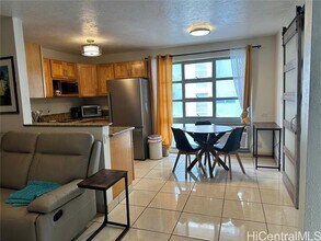 2211 Ala Wai Blvd in Honolulu, HI - Building Photo - Building Photo