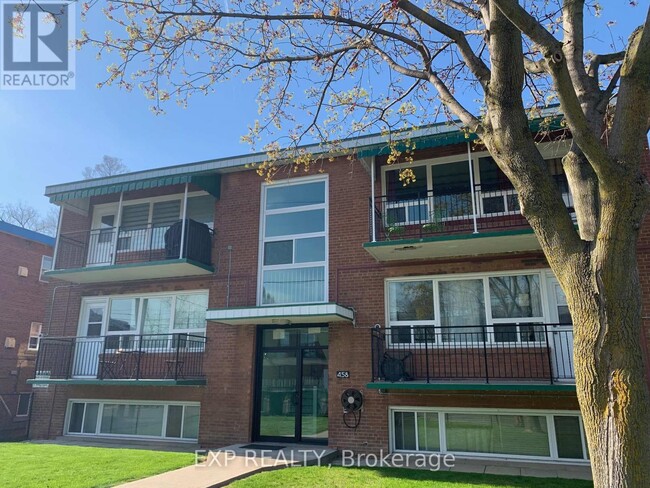 458-458 Lawrence Ave W in Toronto, ON - Building Photo - Building Photo