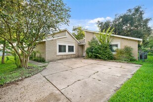 1606 Stone Lake Dr in Missouri City, TX - Building Photo