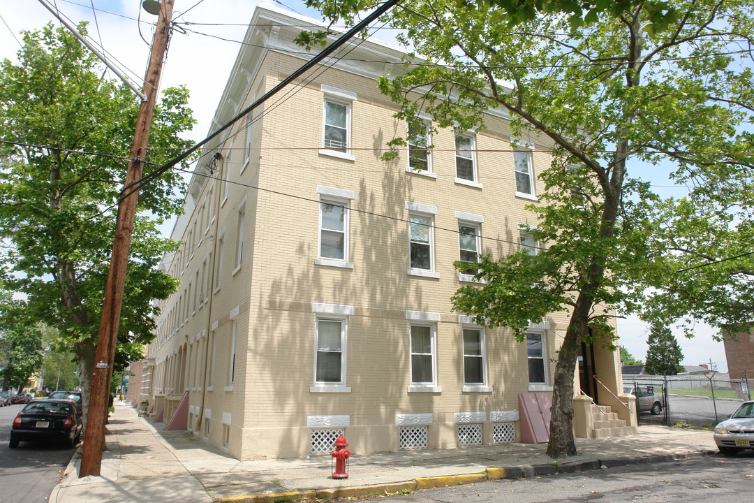 164 Broad St in Perth Amboy, NJ - Building Photo