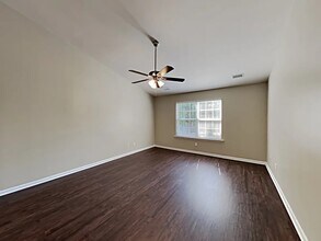 423 Woodchase Green Dr in Fuquay Varina, NC - Building Photo - Building Photo