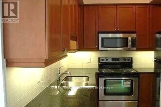 60 Absolute Ave in Mississauga, ON - Building Photo - Building Photo