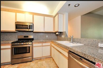 2222 Beachwood Dr in Los Angeles, CA - Building Photo - Building Photo