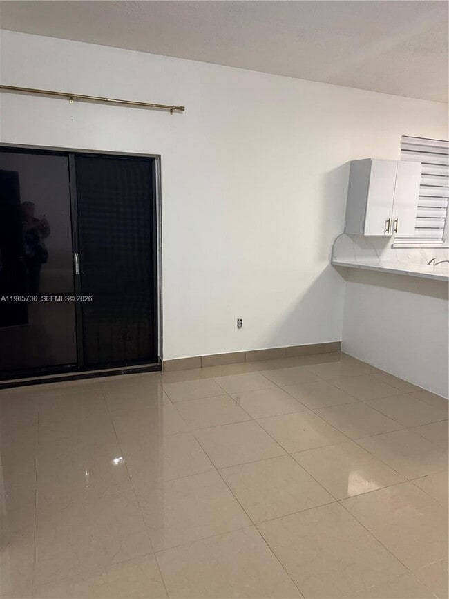 16200 SW 97th Ave in Miami, FL - Building Photo - Building Photo