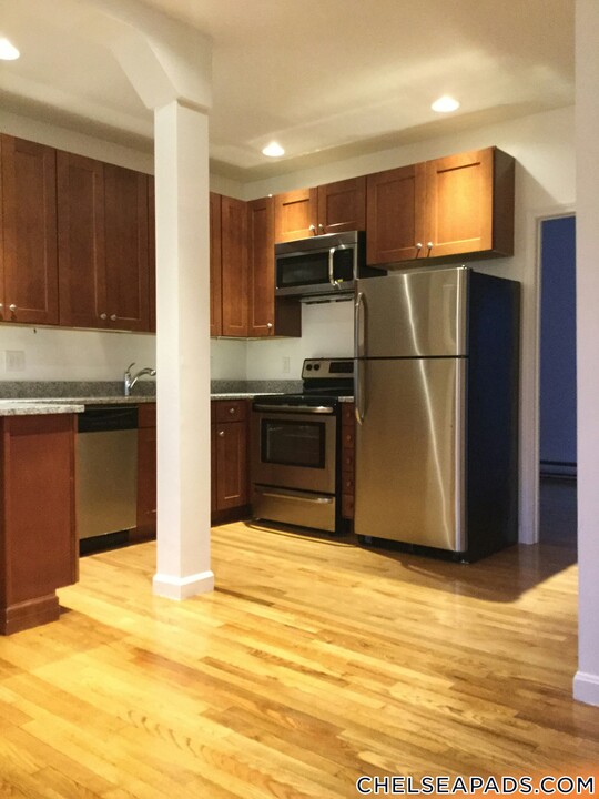 7 Pembroke St in Chelsea, MA - Building Photo