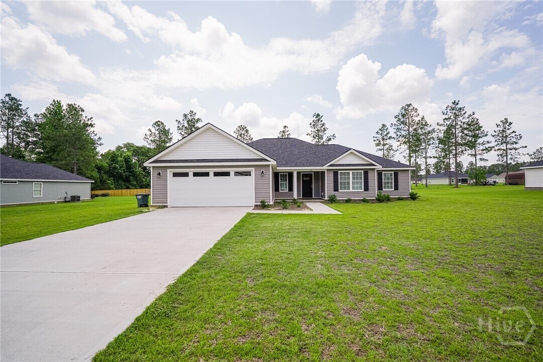 336 Tallulah Bend in Ellabell, GA - Building Photo