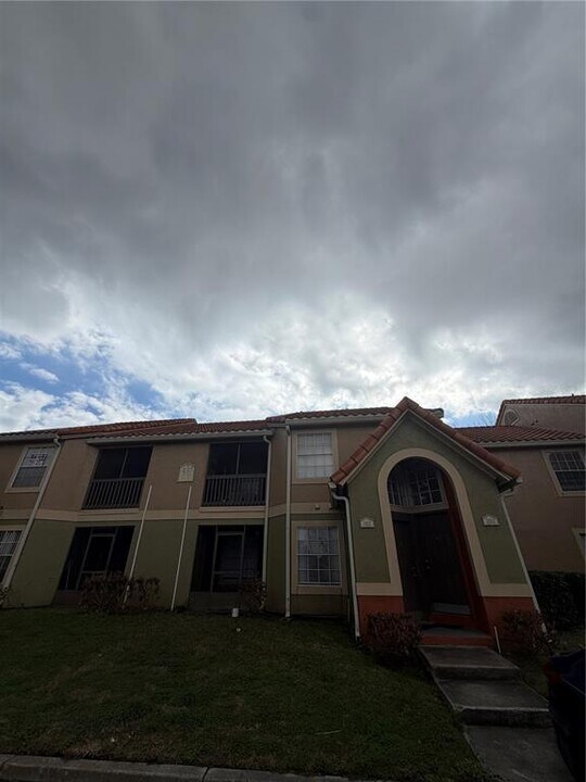 437 Fountainhead Cir in Kissimmee, FL - Building Photo