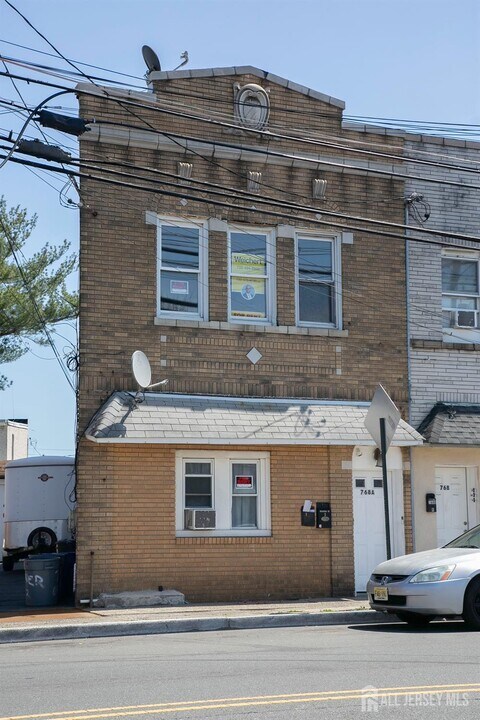 768 State St in Perth Amboy, NJ - Building Photo